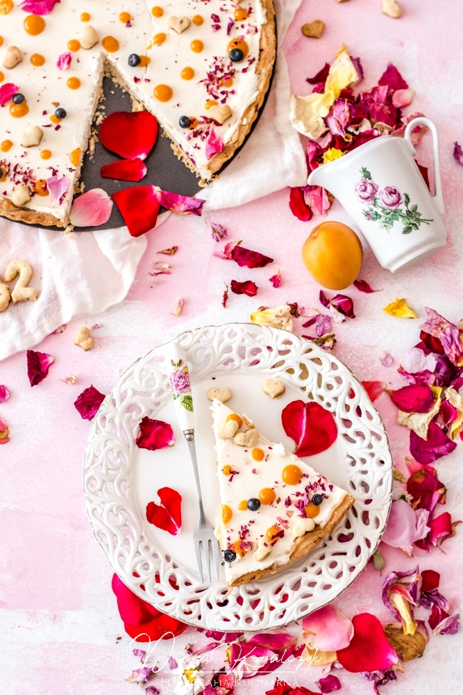 tarta rozano morelowa 5 - Tarta różano-morelowa