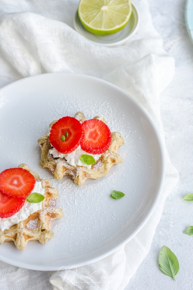 bezglutenowe gofry limonkowo bazyliowe w wersji na slono i slodko 7 - Bezglutenowe gofry limonkowo-bazyliowe w wersji na słono i słodko