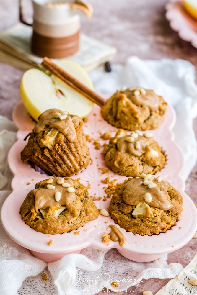 pelnoziarniste muffinki marchewkowo jablkowe 6 - Pełnoziarniste muffinki marchewkowo-jabłkowe z kremem orzechowym