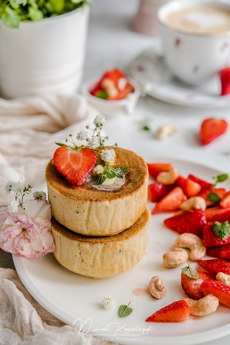 cytrynowo mietowe sufletowe pancakes z truskawkami fotograf tarnobrzeg fotografia zywnosci podkarpacie fotograf kulinarny sandomierz 5 - Cytrynowo-miętowe sufletowe pancakes z truskawkami