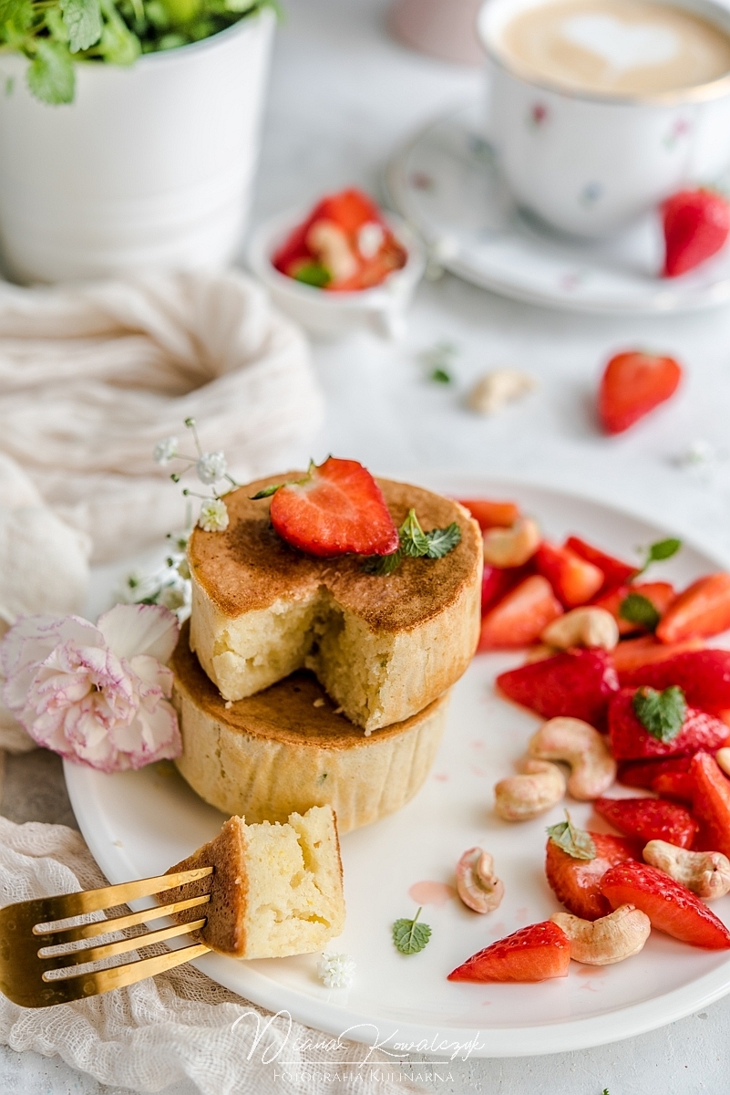 cytrynowo mietowe sufletowe pancakes z truskawkami fotograf tarnobrzeg fotografia zywnosci podkarpacie fotograf kulinarny sandomierz 7 - Cytrynowo-miętowe sufletowe pancakes z truskawkami