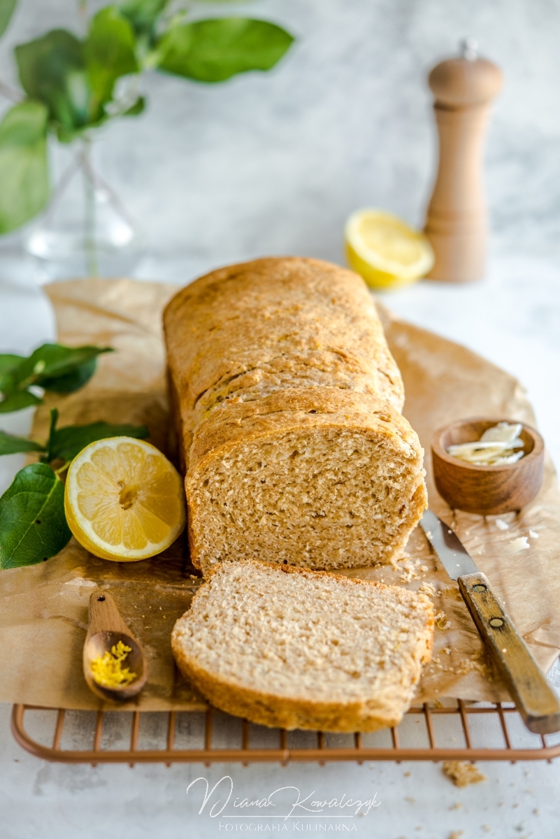 pelnoziarnisty chlebek drozdzowy z cytryna i parmezanem 5 - Pełnoziarnisty chlebek drożdżowy z cytryną i parmezanem