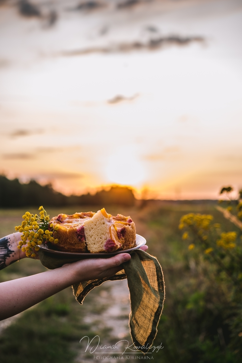 odwrocone ciasto z morelami i malinami proste ciasto morelowe fotografia kulinarna zdjecia zywnosci tarnobrzeg sandomierz rzeszow 6 - Odwrócone ciasto z morelami i malinami