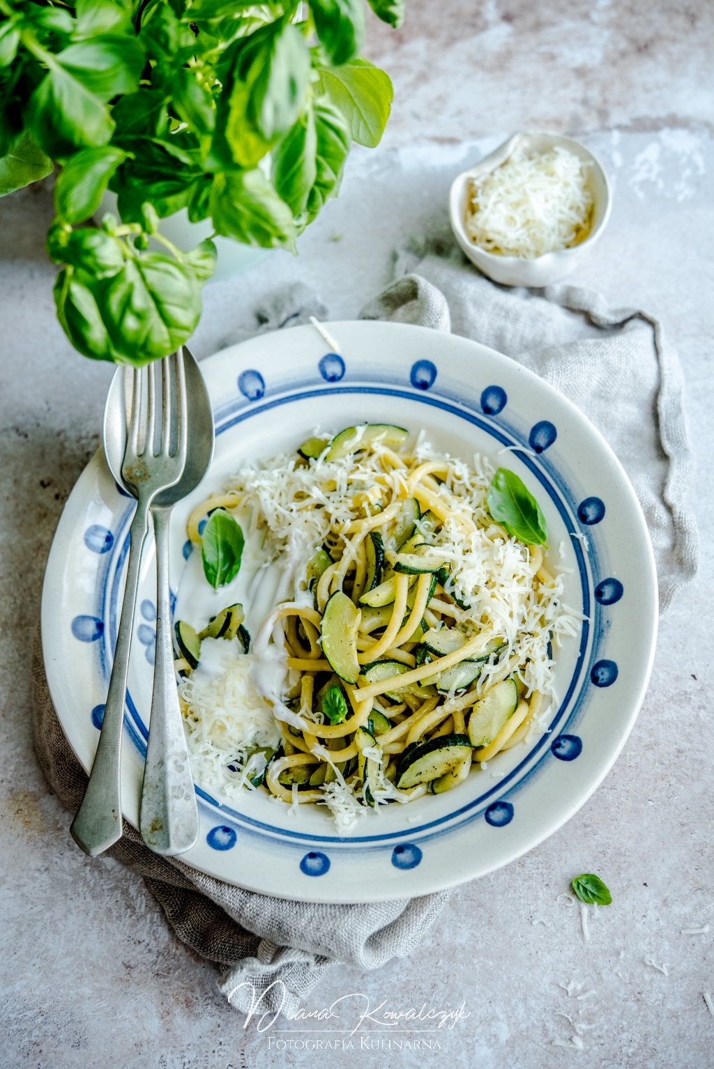 spaghetti z cukinia i gruyere 1 - Spaghetti z cukinią i gruyere