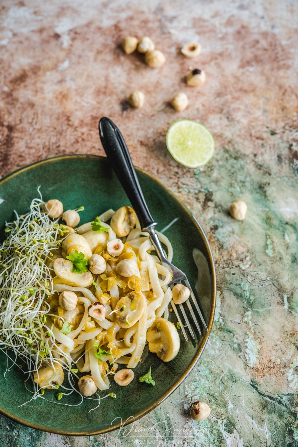 makaron z porem pieczarkami i pasta tom yum - Makaron z porem, pieczarkami i pastą Tom Yum