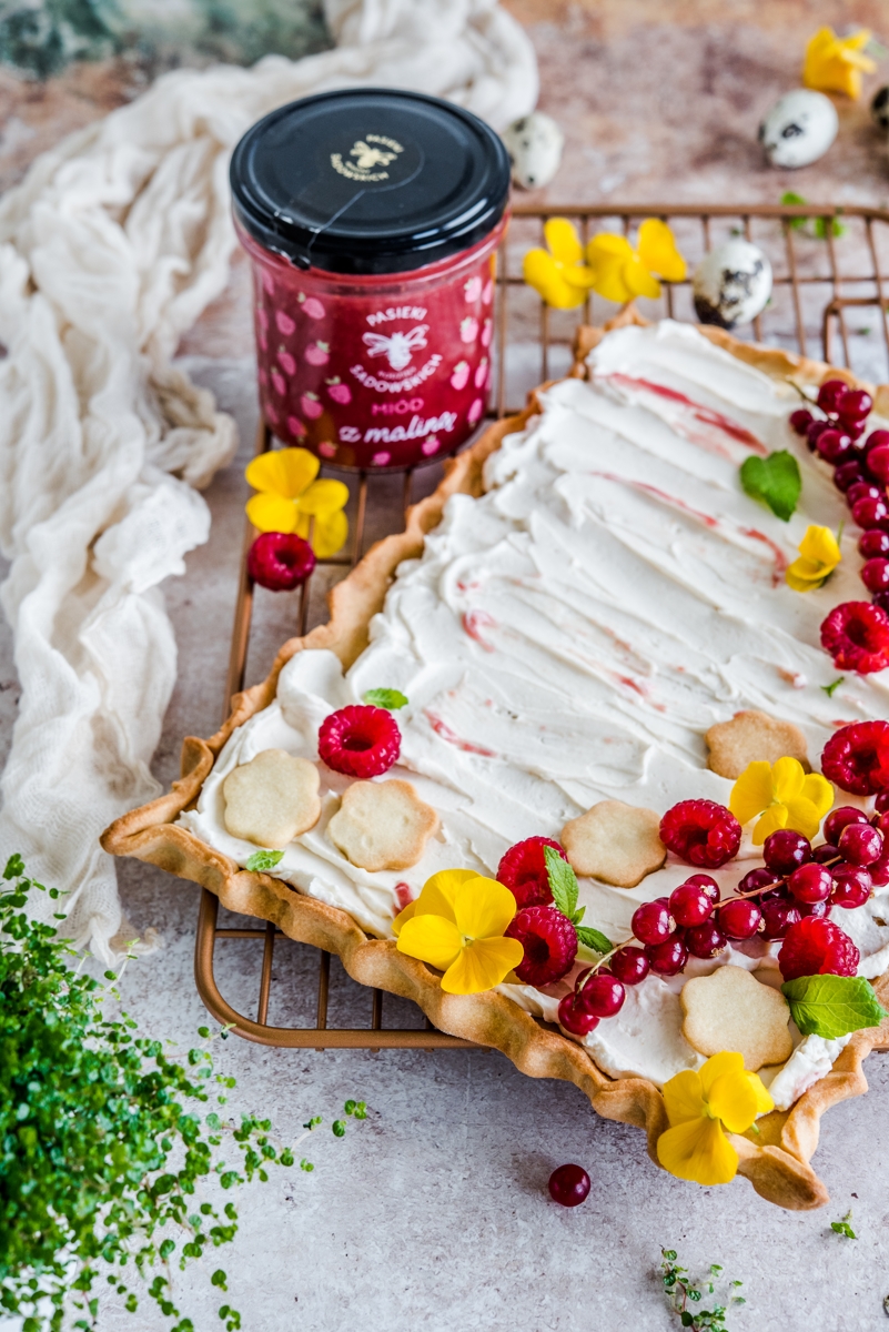 pasieki rodziny sadowskich przepis fotograf kulinarny podkaracie fotografia zywnosci diana kowalczyk tarnobrzeg mazurek z mascarpone mazurek z miodem 2 5 - Mazurek z miodowym serkiem i owocami | Miody Pasieki Rodziny Sadowskich