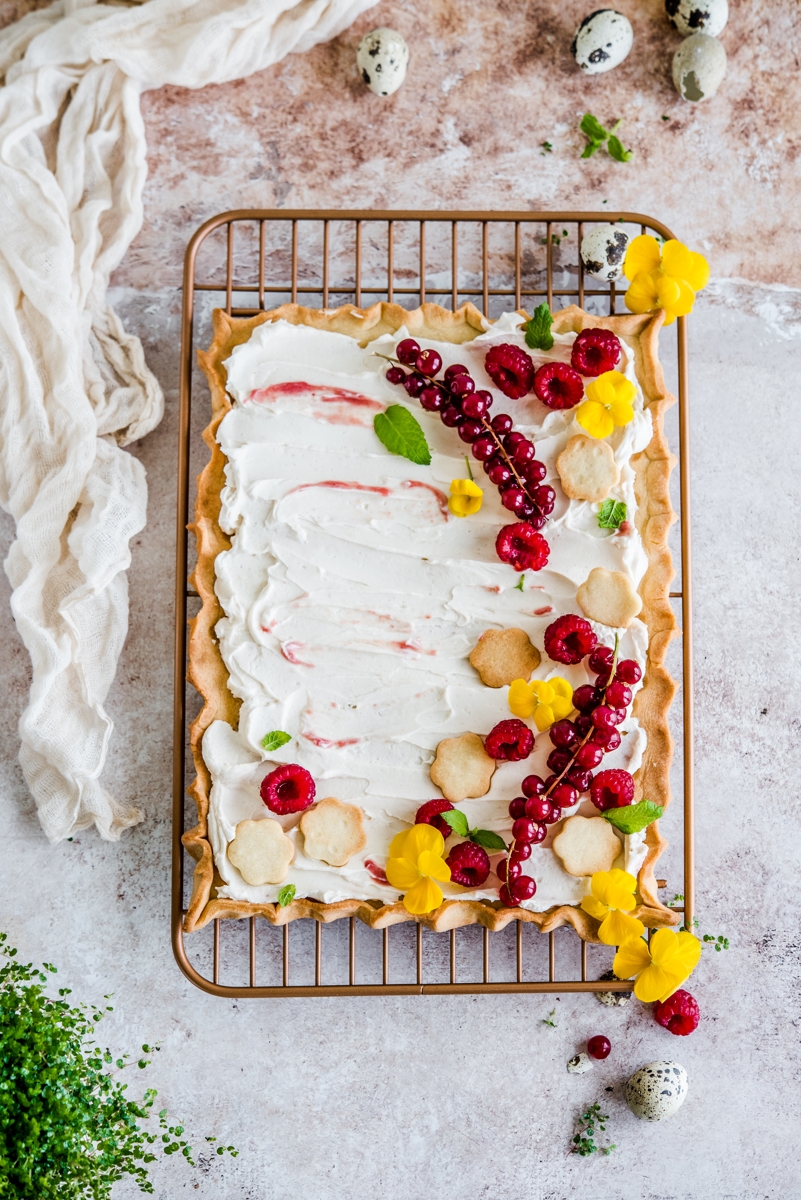 pasieki rodziny sadowskich przepis fotograf kulinarny podkaracie fotografia zywnosci diana kowalczyk tarnobrzeg mazurek z mascarpone mazurek z miodem 3 - Mazurek z miodowym serkiem i owocami | Miody Pasieki Rodziny Sadowskich