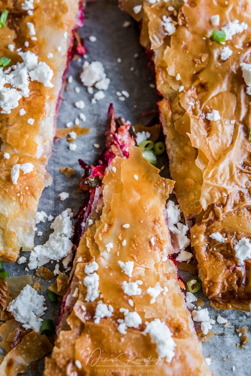 ciasto filo nadziewane botwinka rzodkiewkami i feta przepis 4 - Ciasto filo nadziewane botwinką, rzodkiewkami i fetą