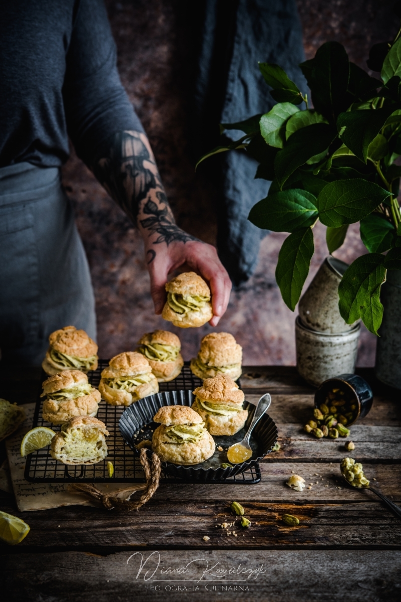 ptysie z chrupiaca skorupka nadziane kremem pistacjowym i marmolada z cytryn diana kowalczyk fotograf kulinarny rzeszow 2 - Ptysie z chrupiącą skorupką nadziane kremem pistacjowym i marmoladą z cytryn