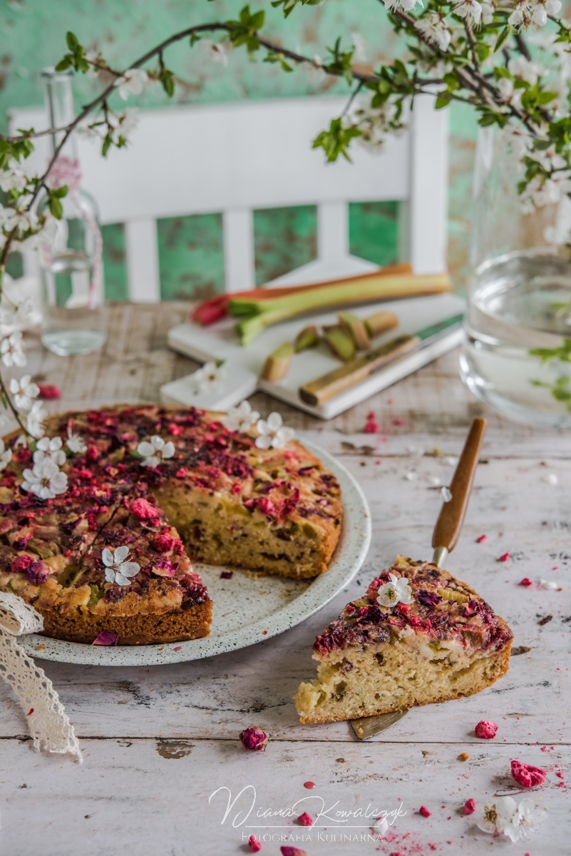 odwrocone ciasto z rabarbarem roza i malinami 5 - Odwrócone ciasto z rabarbarem, różą i malinami