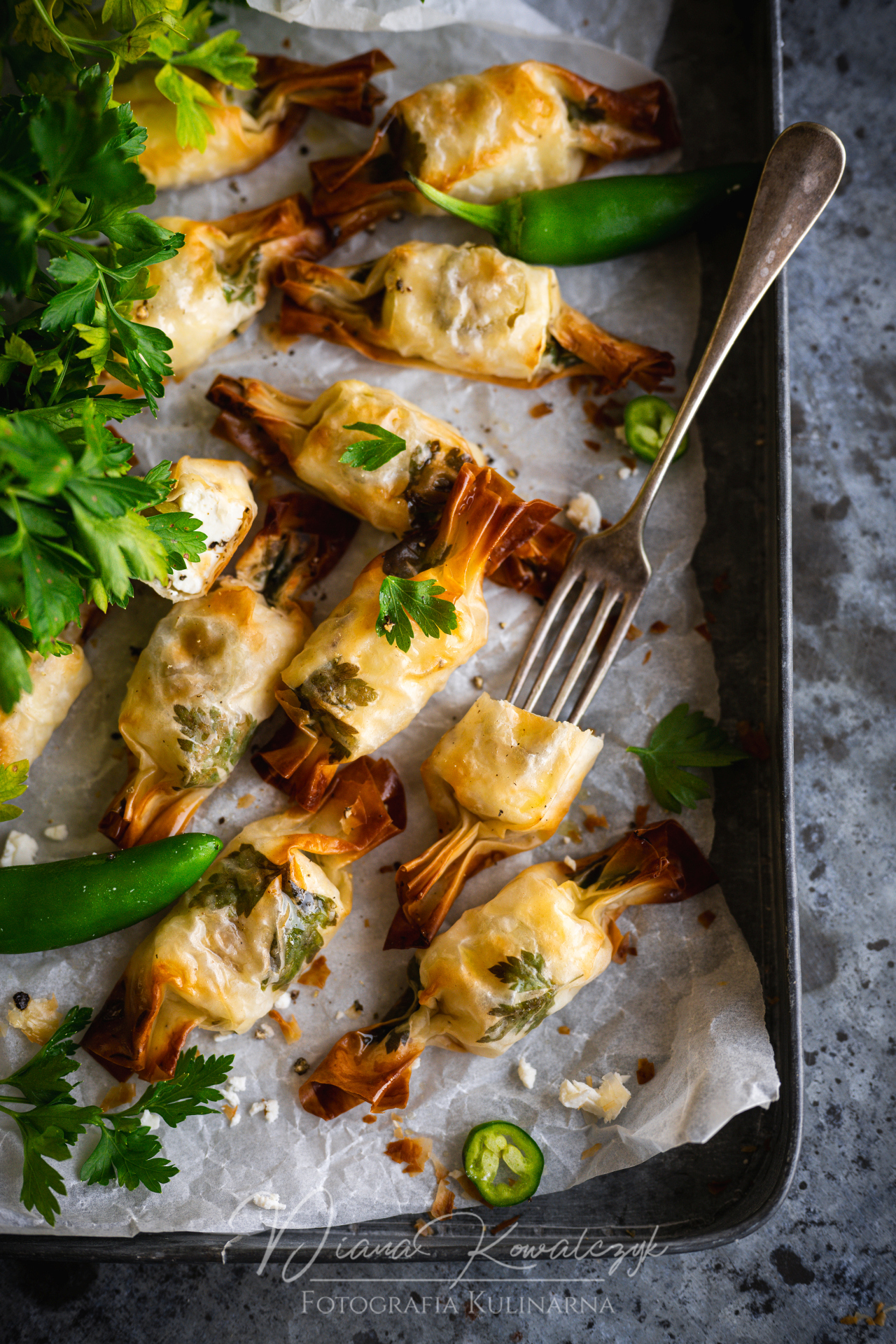 cukierki z ciasta filo z feta i jalapeno 5 - Cukierki z ciasta filo z fetą i jalapeño