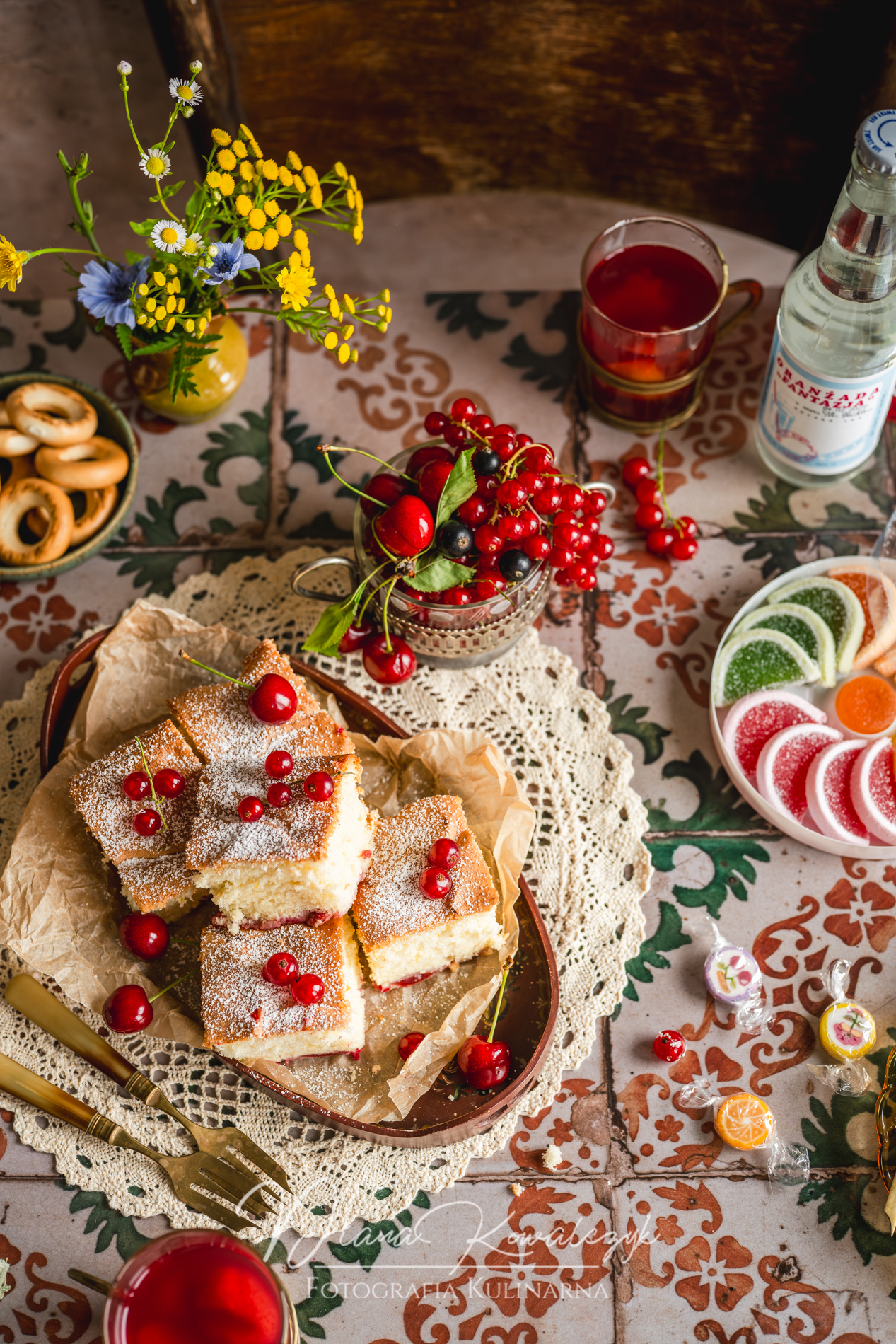 przepis biszkopt z owocami mientablog comfort food ksiazka kucharska 2 - Puszysty biszkopt z owocami