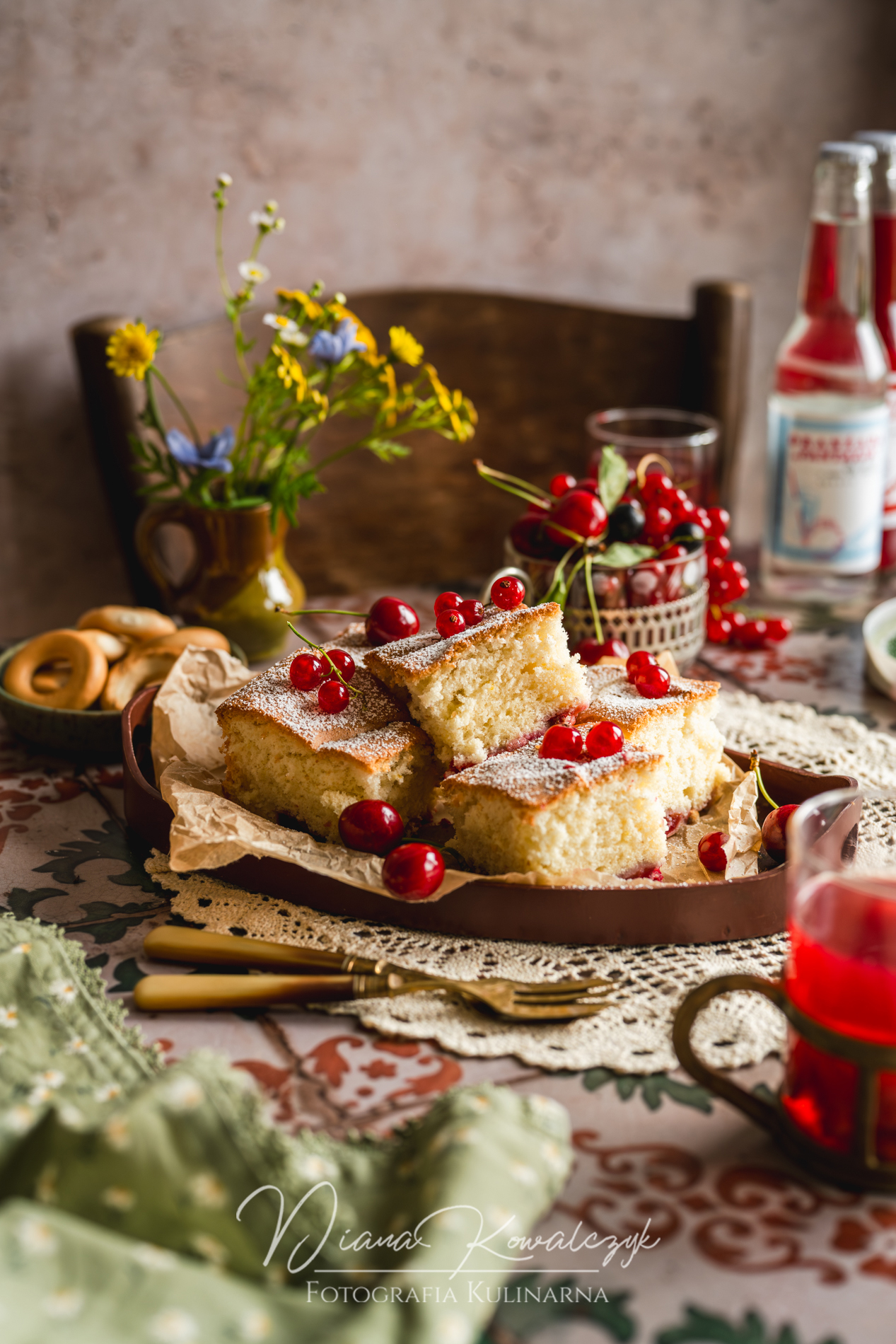 przepis biszkopt z owocami mientablog comfort food ksiazka kucharska 3 - Puszysty biszkopt z owocami